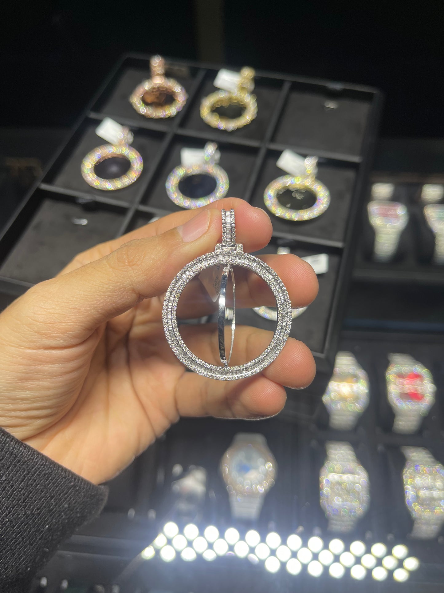 10k Gold double sided pendant pendant w/ diamonds & 20 inch chain